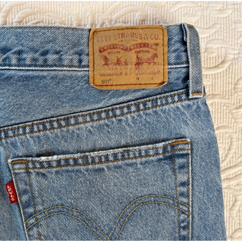 Levis 501 Original Mens Medium Wash Straight Leg Button Fly Denim Jeans 33x31.5"